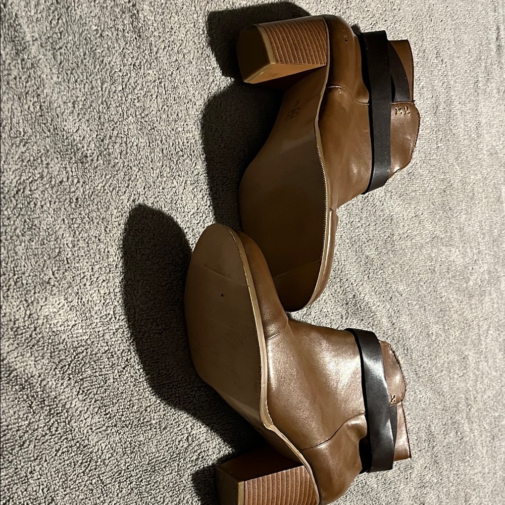 Elegant Brown Heeled Boots with Black Accent